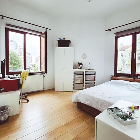 Room At Chicken'S Shared Appartment Bruselas Exterior foto