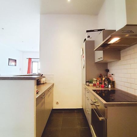 Room At Chicken'S Shared Appartment Bruselas Exterior foto