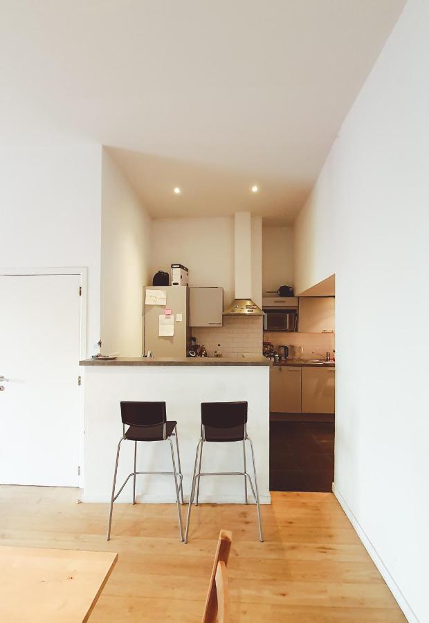 Room At Chicken'S Shared Appartment Bruselas Exterior foto