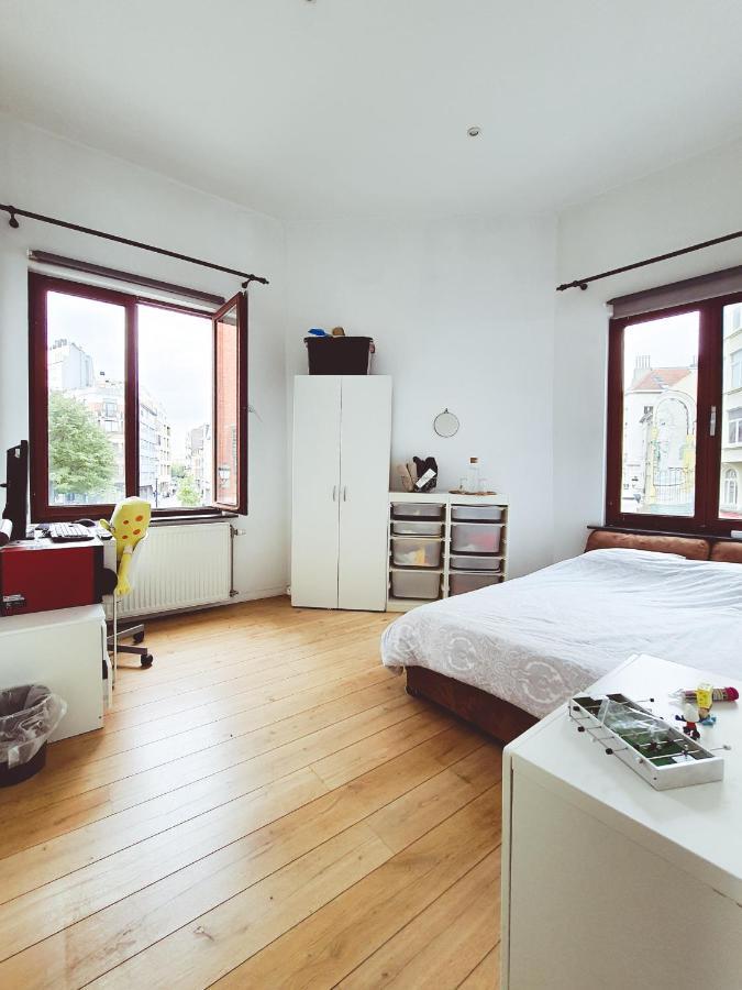 Room At Chicken'S Shared Appartment Bruselas Exterior foto