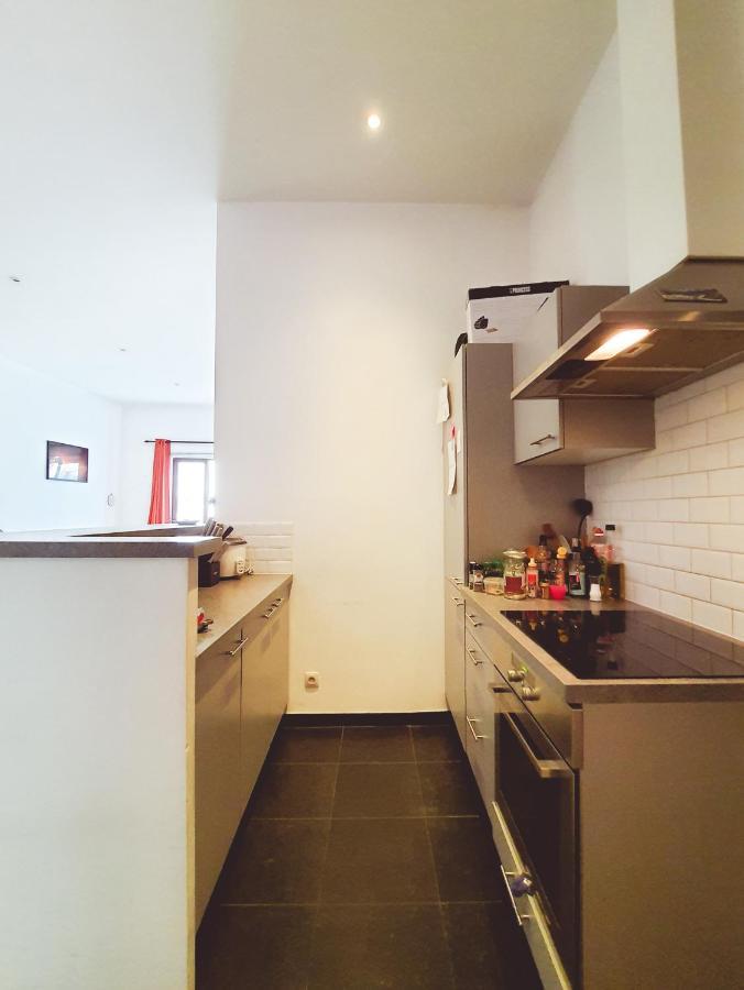 Room At Chicken'S Shared Appartment Bruselas Exterior foto